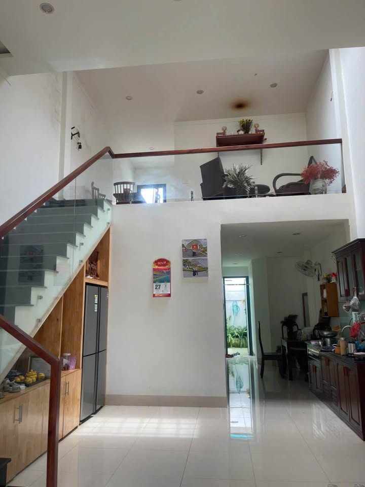 Ngôi nhà nằm trong hẻm 111 Hà Huy Tập, hồ cá Koi chill, giá yêu thương