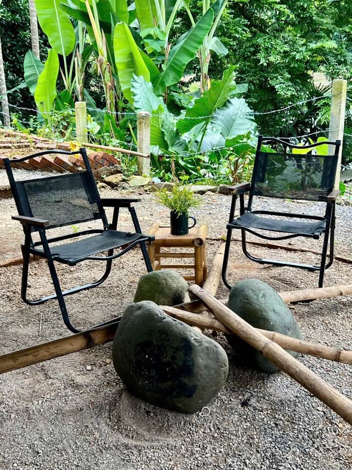 Bán đất 382m2 full thổ cư bám hồ, có nhà nhỏ sẵn ở tại Lỗ Sơn, Hòa Bình