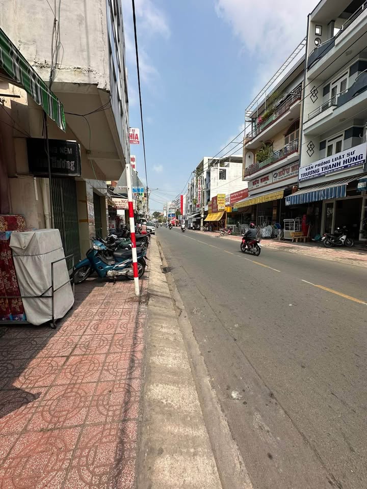 Siêu phẩm mặt tiền kinh doanh tại Tân An - nhà 1 trệt 2 lầu có thang máy - chỉ 18.6 tỷ