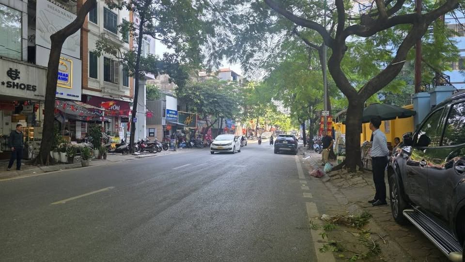 Đất vàng Núi Trúc, Ba Đình 100m2, mặt tiền 6m, sẵn GPXD 8 tầng - cơ hội vàng