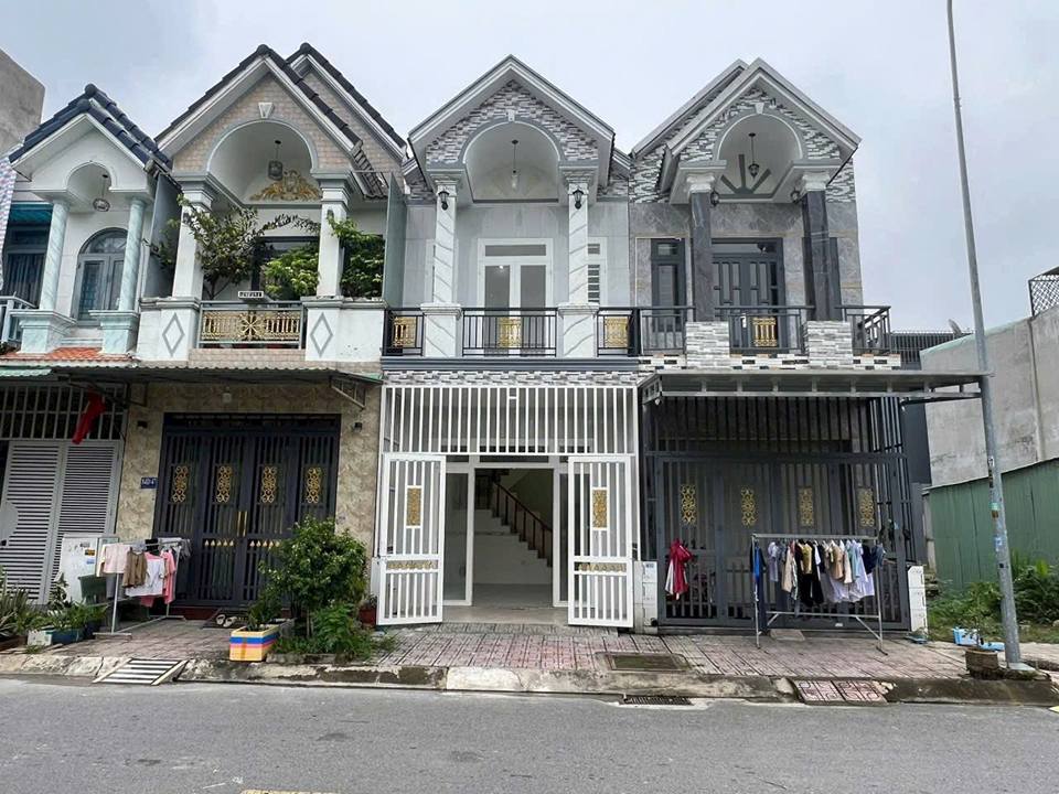 Nhà sổ hồng riêng, 4 phòng ngủ, 4m x 16m, 3,29 tỷ, đối diện công viên