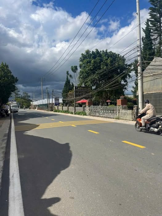 Siêu phẩm nhà mặt tiền kinh doanh đắc địa tại Đà Lạt, nằm ngay khu vực sầm uất gần ngã 3 Vạn Thành – Manglin