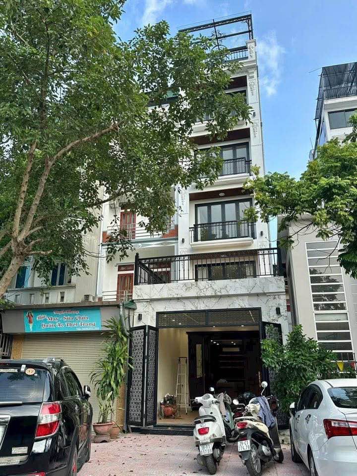 Nhà 6 tầng thang máy Ngô Gia Tự - kinh doanh sầm uất, ô tô tránh