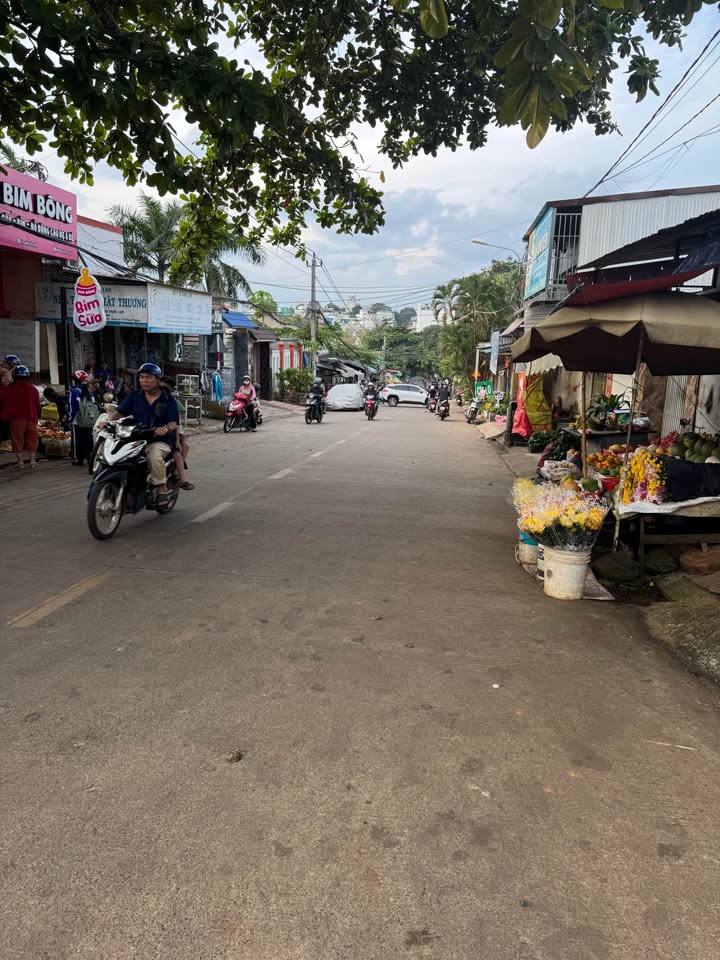 Đất Ynue - Mặt tiền kinh doanh, nở hậu tài lộc, 2 ô tô né nhau