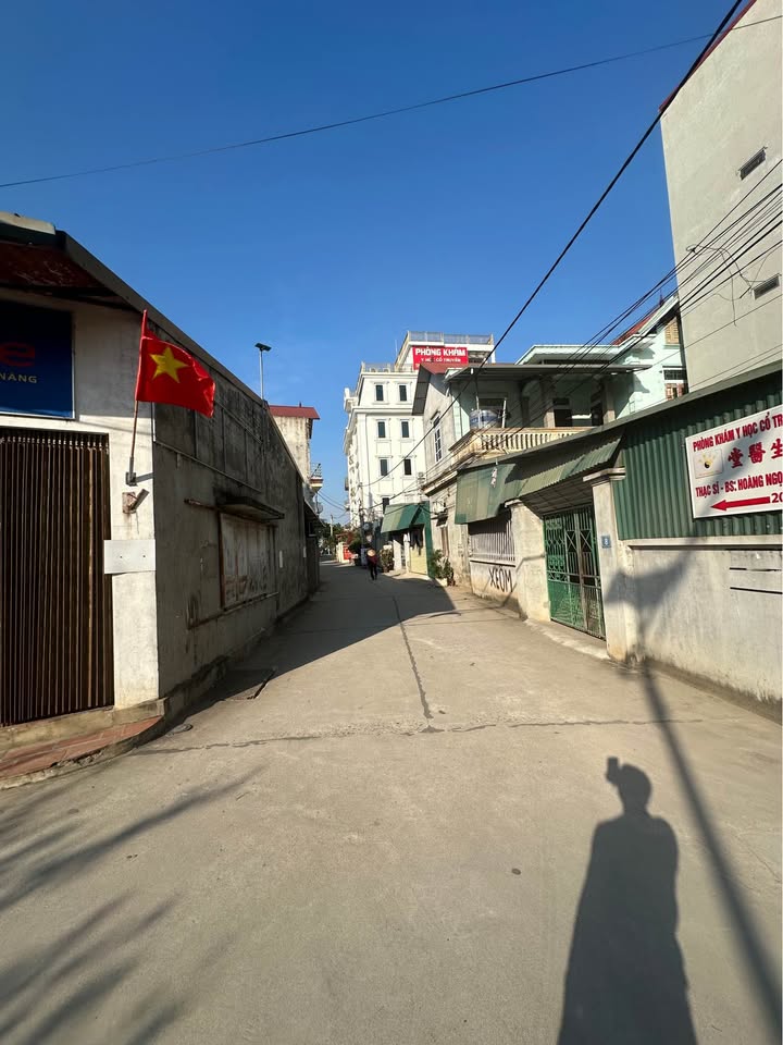 Mảnh đất vàng 40m2 Thị trấn Phúc Thọ, sổ sẵn, ô tô vào đất, nhỉnh 1.5 tỷ