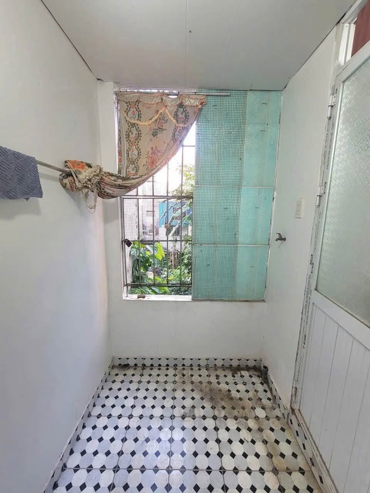 Bán nhà ngõ 280 Trần Nguyên Hãn, thoáng mát, gần trường, giá 1,75 tỷ