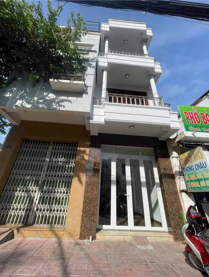 Bán nhà 3 tầng 2 mặt tiền Lê Hồng Phong, Nha Trang, kinh doanh đỉnh chóp, giá 7,1 tỷ