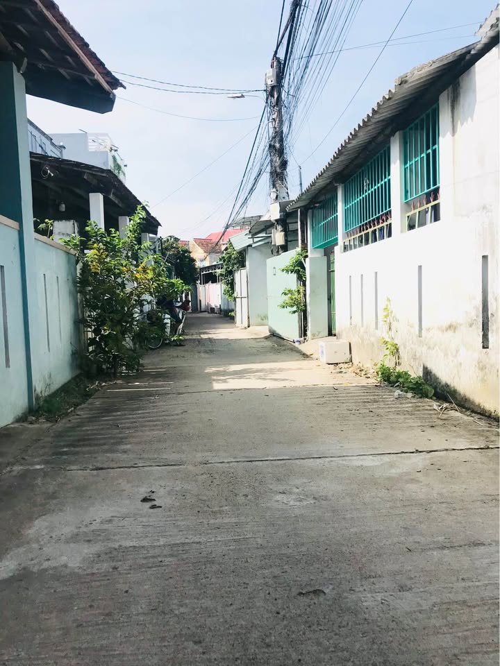 Nhà cấp 4 giấy tay 7m x 13,6m đối diện đăng kiểm Nắng Ban Mai