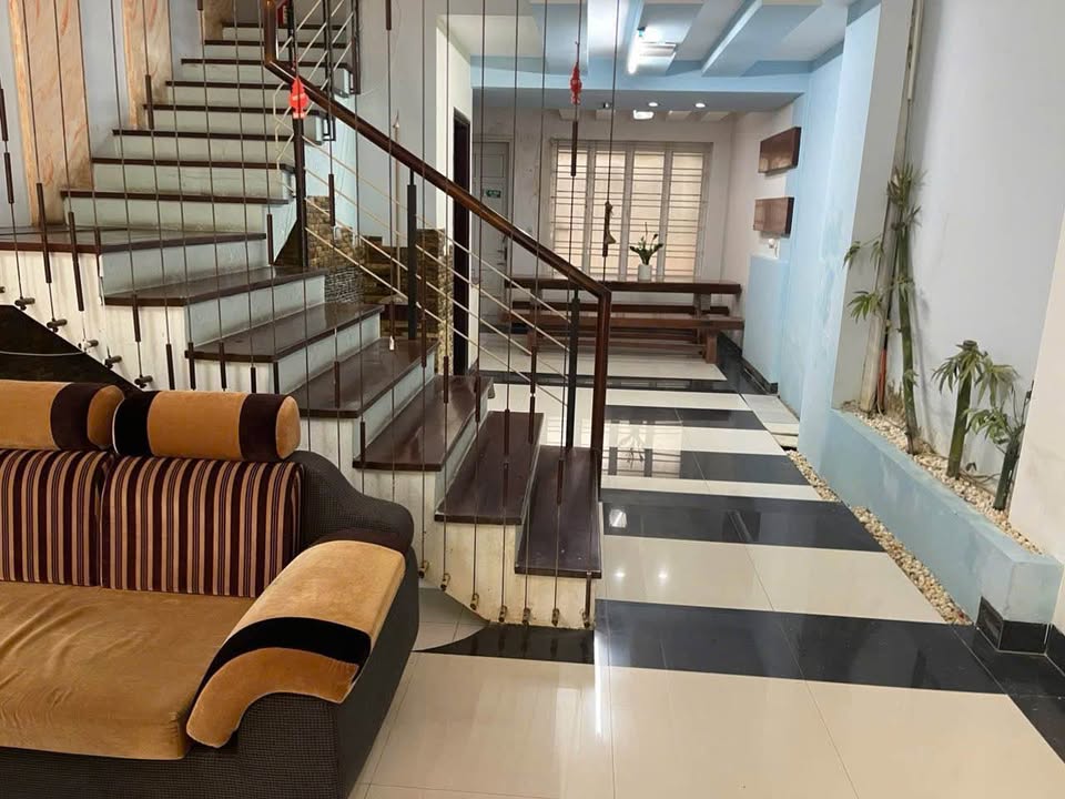 Nhà 3 tầng đầy đủ nội thất tại Huế vừa ở vừa cho thuê, giá hời