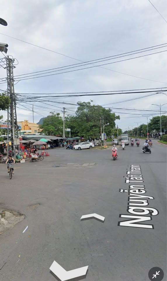 Cần bán gấp căn nhà cấp 4 cũ mặt tiền đường Nguyễn Tất Thành, vị trí siêu đẹp ngay trung tâm Phú Yên