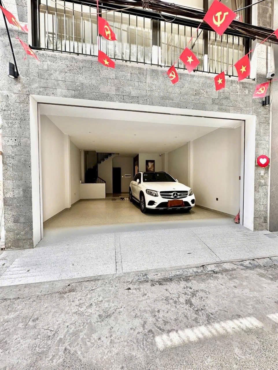 Bán dinh thự 8 tầng dát vàng, 2 gara ô tô, 5 phút tới Phố Cổ