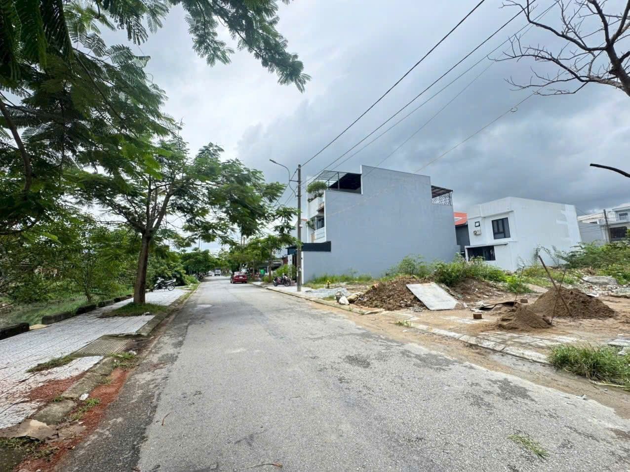 Bán đất nền 100m2, mặt tiền 5m, hướng Đông Bắc, vị trí đẹp tại Hà Văn Chúc, Thừa Thiên Huế