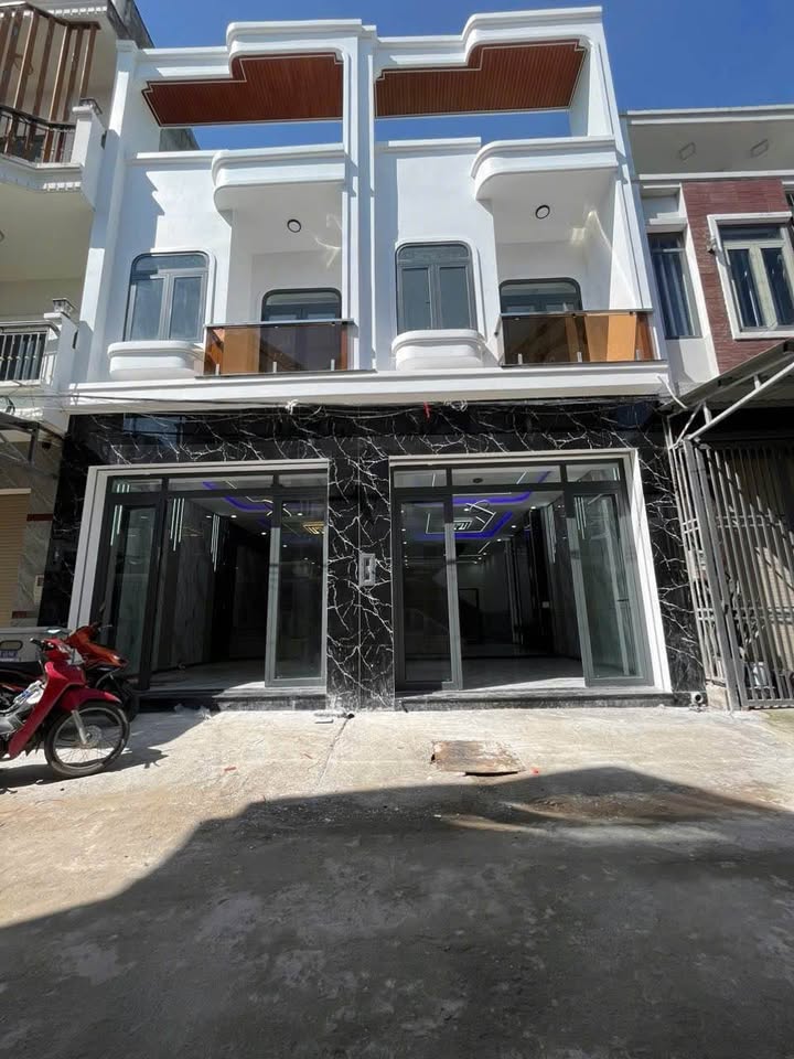 Bán nhà 1 trệt 1 lầu đã hoàn công tại Hóa An, Biên Hòa, sổ riêng, 4 phòng ngủ, giá 3,75 tỷ