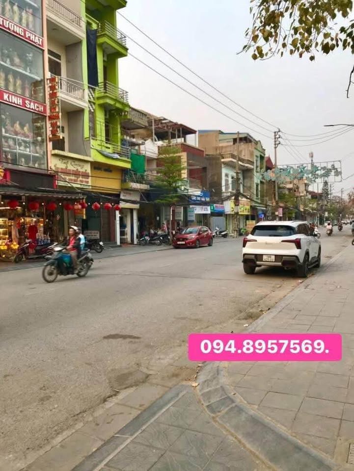 Nhà 2,5 tầng Hàn Thuyên, Nam Định, ô tô vào tận cửa, giá nhỉnh 1,8 tỷ