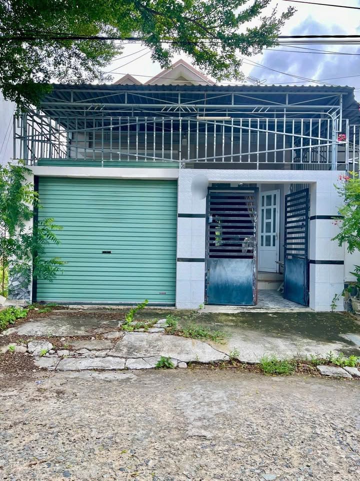 Bán nhà 132m2, gần biển Bình Sơn, có gara ô tô 7 chỗ - Giá 2,65 tỷ