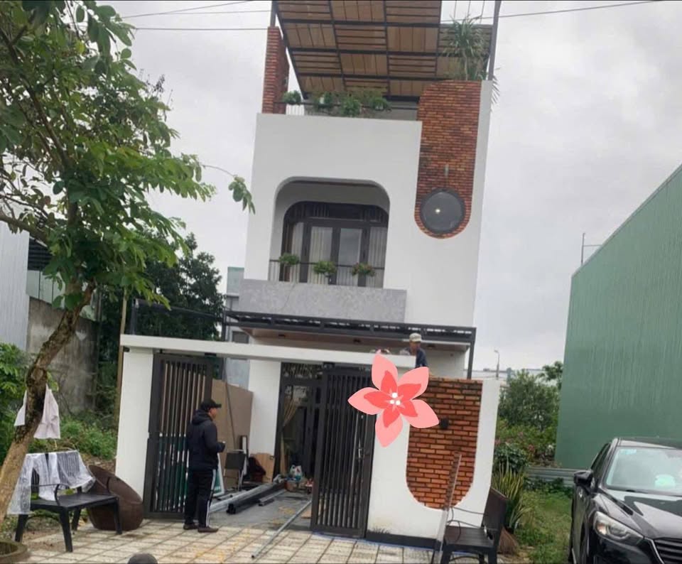 Nhà 2.5 tầng mới toanh, ngay block thương mại Hoà Xuân