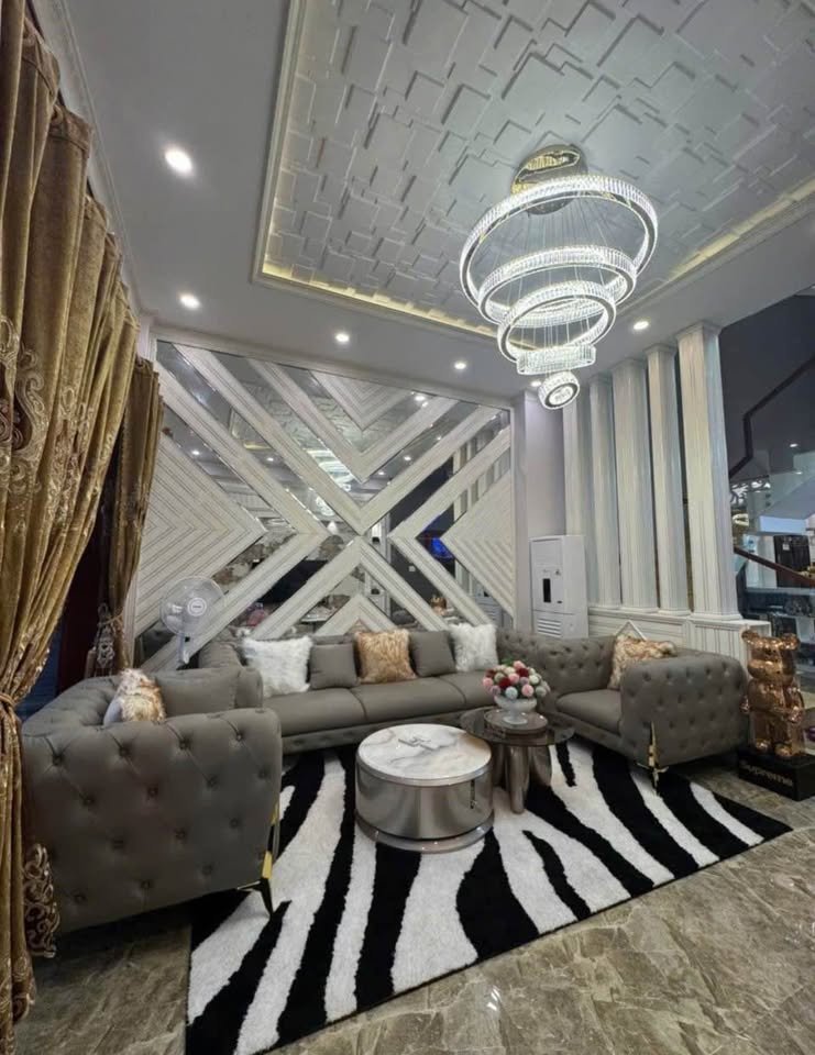 Bán biệt thự 3 tầng mặt đường Lê Độ, thành phố Hội An, khu vực an ninh cực tốt, dân trí cao