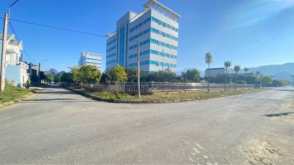 Bán đất vuông vắn 105m2, hướng Tây Nam, gần trung tâm hành chính tỉnh Lai Châu