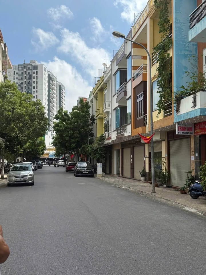 Bán nhà thô 3 tầng, 80m2, mặt tiền 4.2m, khu đô thị Petro Thăng Long, Thái Bình