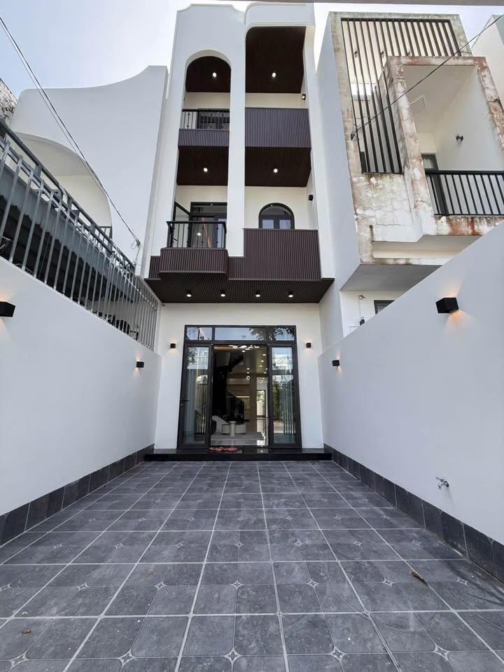 Nhà mặt tiền đường phường Phú Lợi, thành phố Cần Thơ, vị trí đắc địa gần trường FPT Sóc Trăng