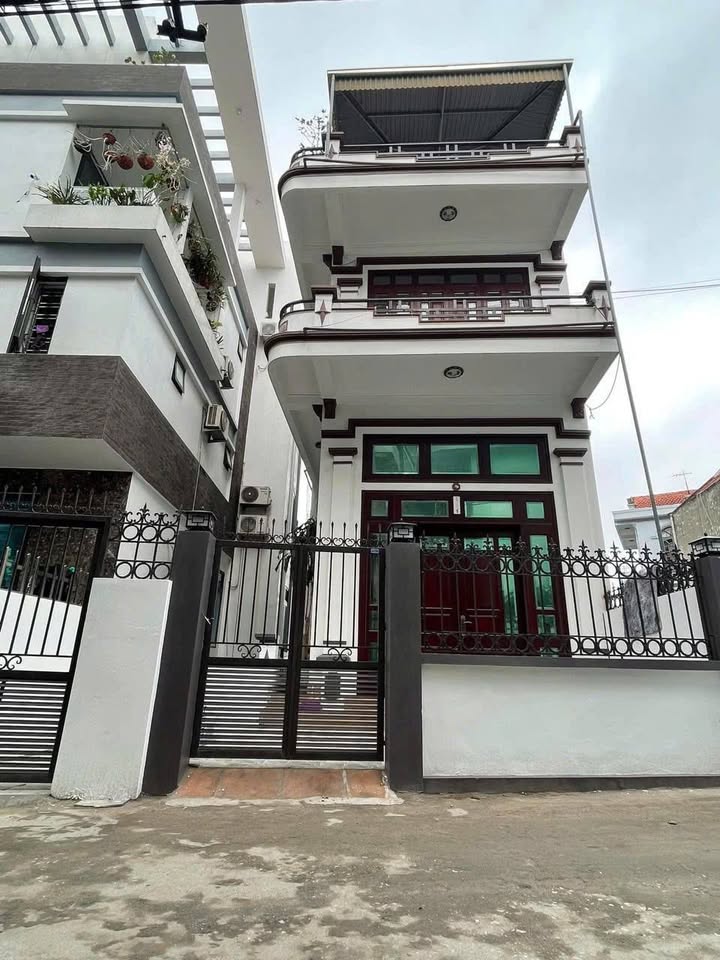 An cư lạc nghiệp tại Hạ Long nhà 3 tầng 1 hầm, đón bình minh mỗi ngày