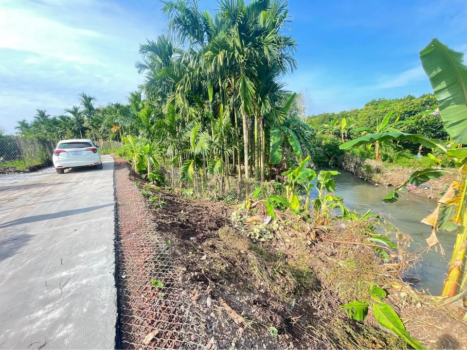 Đất vườn nghỉ dưỡng Bảo Vinh, Long Khánh: 2850m2, 100m2 thổ cư, view suối, giá 2,85 tỷ