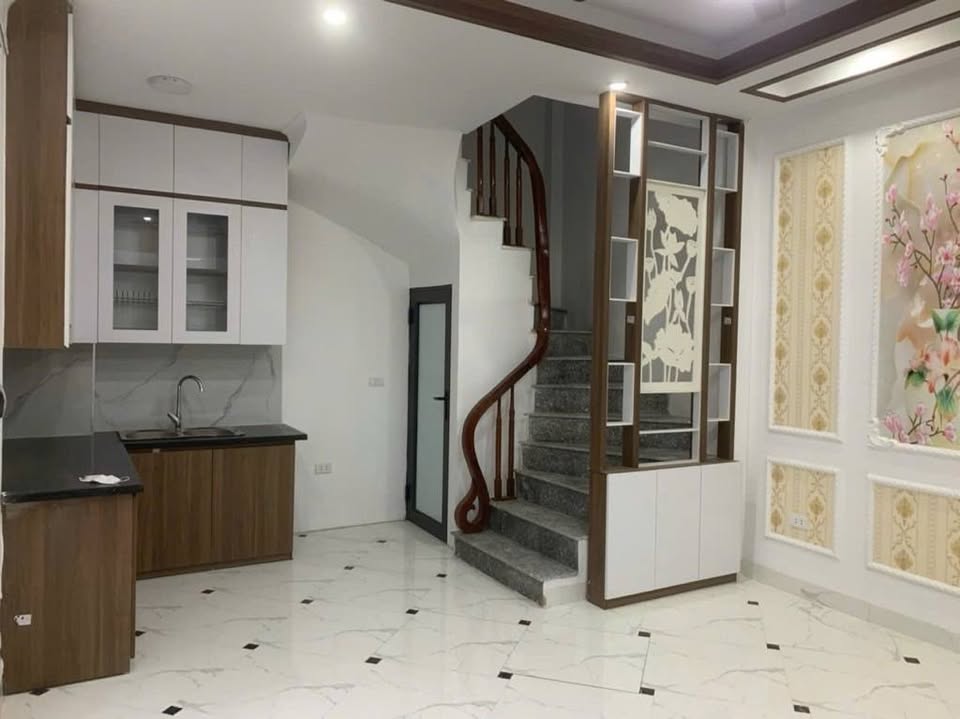 Nhà 5 tầng Đông Ngạc ngõ nông, gần chợ, sổ đỏ sẵn sàng giá bán 5 tỷ