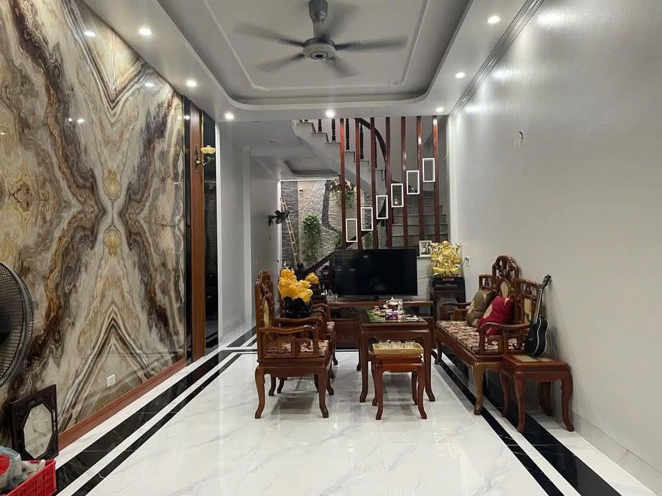 Bán nhà mặt đường Đinh Thị Vân, 63.4m2, 3 tầng, 3 ô tô tránh nhau