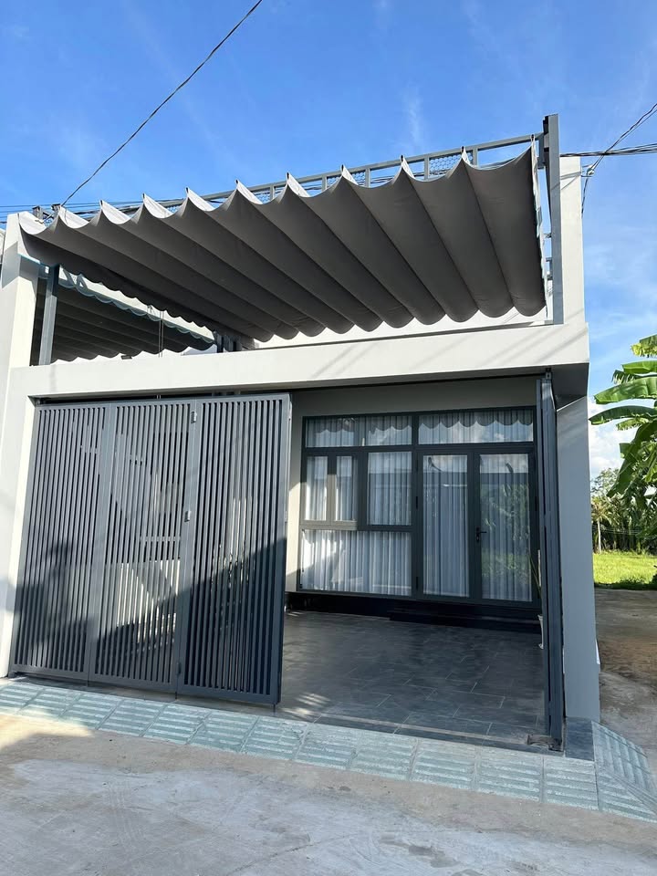 Nhà góc Bình Phú - 2 mặt tiền hẻm, nội thất cao cấp, giá tốt