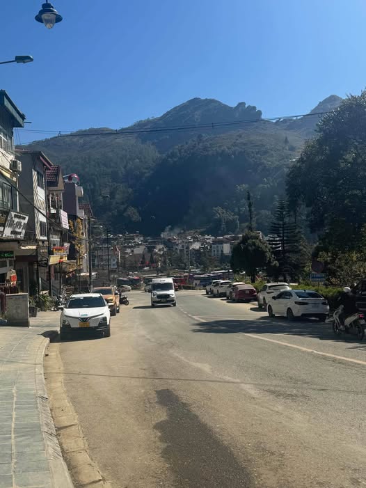 Nhà 4 tầng mặt đường Điện Biên Phủ, Sapa - 16.8 tỷ