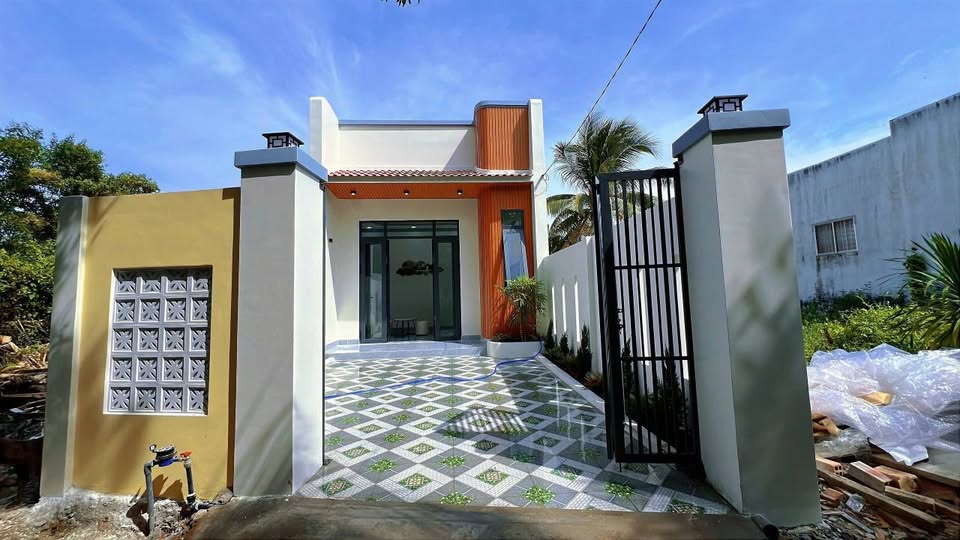 Nhà 101m2 Phú Khương, Bến Tre, sẵn sàng đón chủ mới với nội thất cao cấp