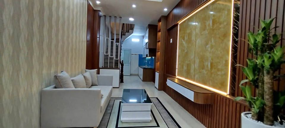 Nhà 4 tầng đẹp, 34m2, sổ chính chủ, giá chào hơn 6 tỷ tại Lĩnh Nam