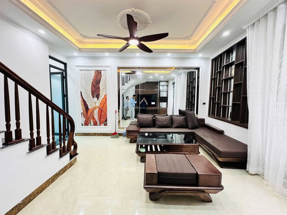 Bán nhà Cầu Giấy, 35m2 x 6 tầng, ô tô gần, kinh doanh tốt, giá 8 tỷ hơn