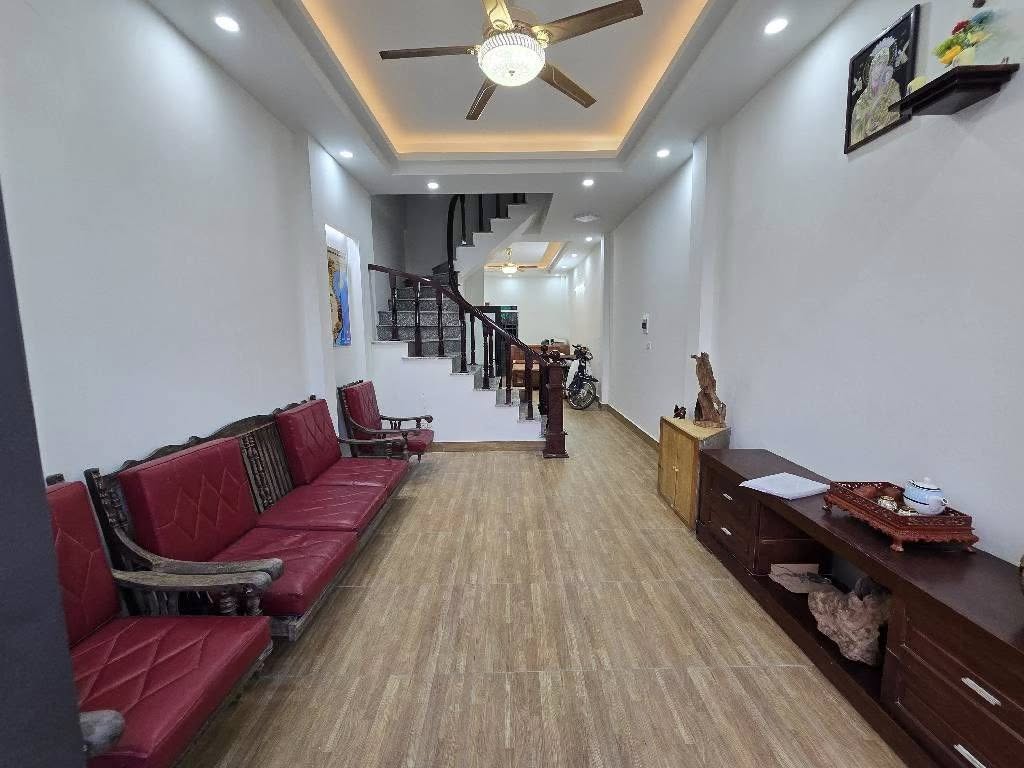 Ngôi nhà tọa lạc tại Lĩnh Nam, mang đến không gian sống rộng rãi