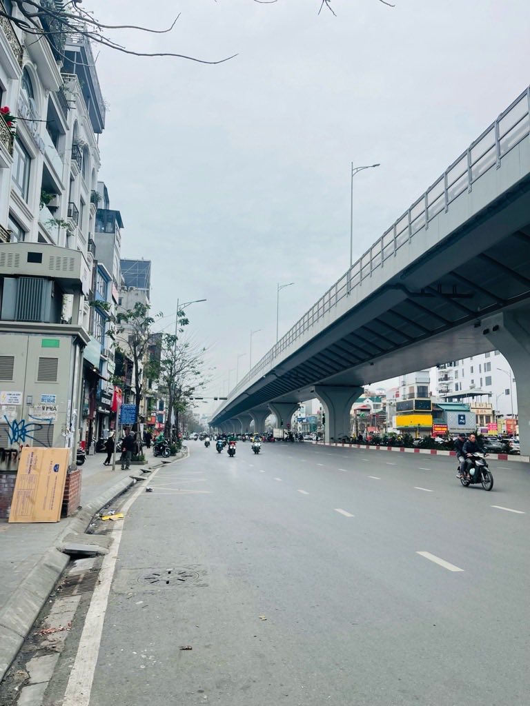 Mảnh đất mặt phố lớn tại Minh Khai, Hà Nội, sở hữu vỉa hè siêu rộng