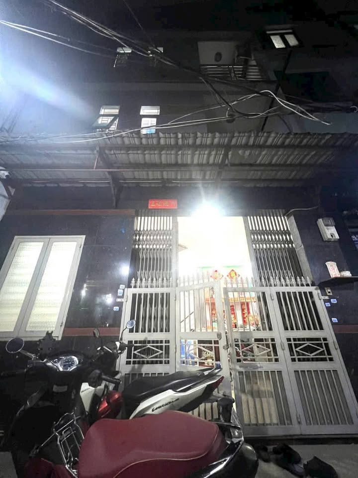 Bán nhà hẻm Thái Phiên, Quận 11, 5 phòng ngủ, hướng Nam, giá tốt