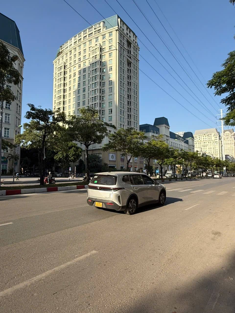 Siêu phẩm nhà phố Nam Từ Liêm, ô tô đỗ cửa, 5m ra ô tô tránh, 4 tầng