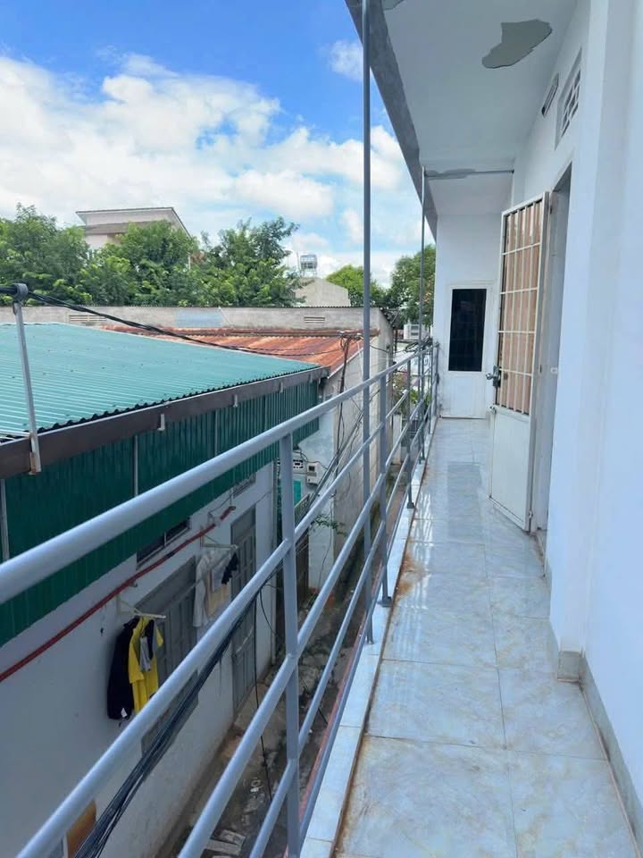 Bán nhà 2 tầng trung tâm phố cổ Buôn Ma Thuột, 2 phòng ngủ, kích thước 15x4.6m, hướng Tây