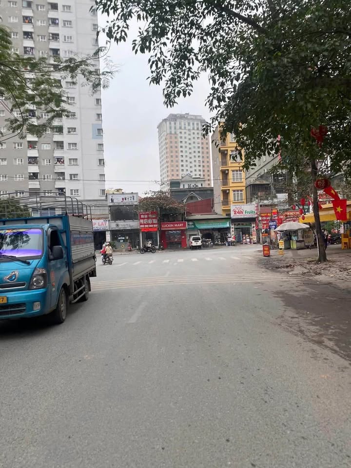 Mảnh đất vàng mặt phố Yên Xá, kinh doanh đắc lợi, sổ đỏ vuông vắn