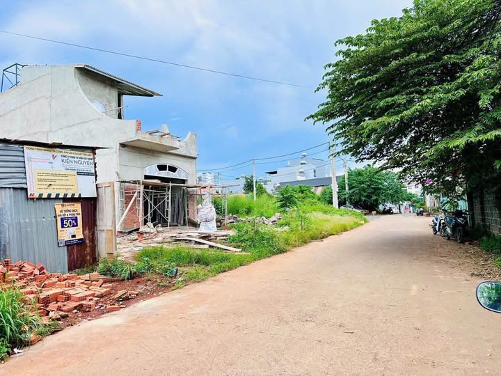 Đất đấu giá Lê Vụ hướng Đông Nam, giá yêu thương