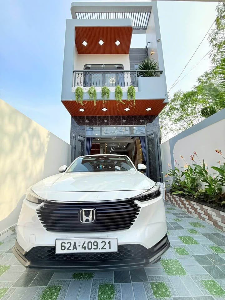 Nhà lầu mới xây sang trọng 112m², sổ hồng hoàn công, tặng full nội thất