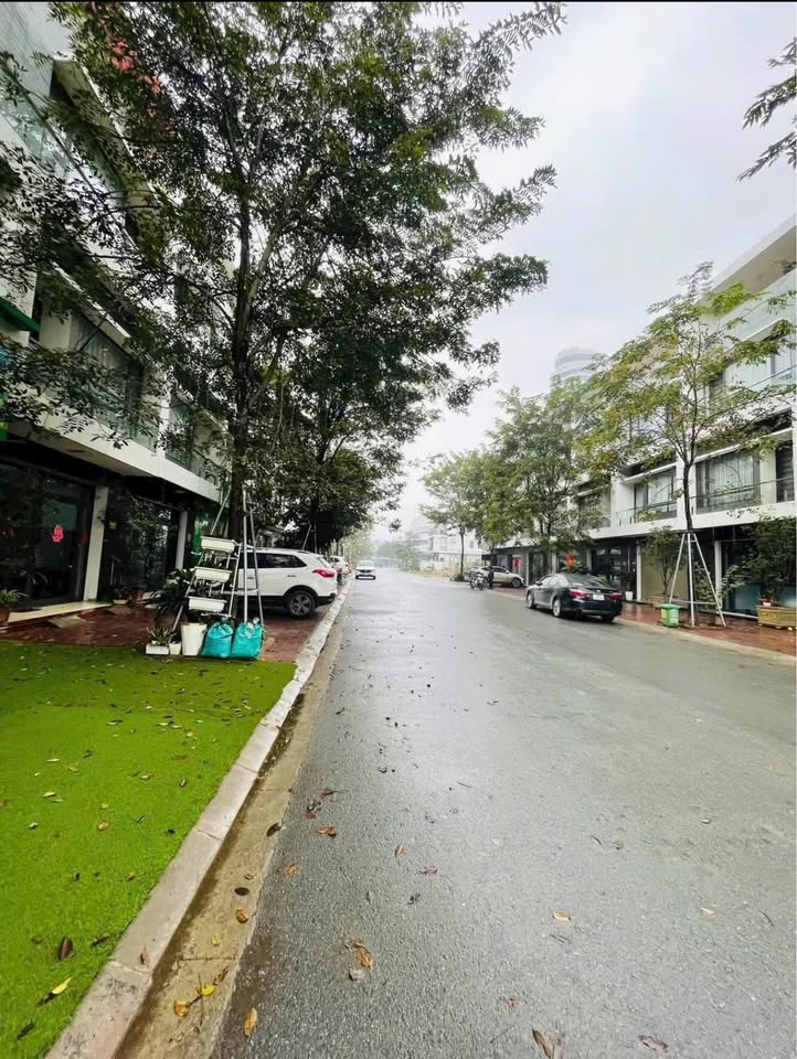 Nhà 3 tầng 1 tum mặt tiền 10m ngay cạnh The Manor, giá chỉ 4 tỷ