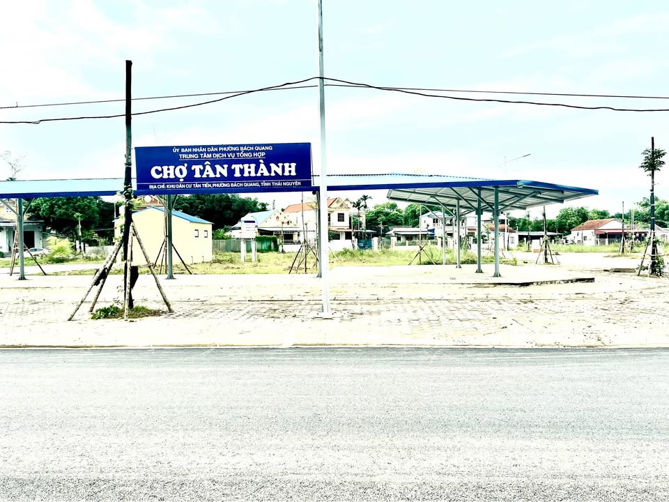 Bán lô đất áp góc tái định cư Tân Tiến, Tân Quang, gần chợ cây số 11