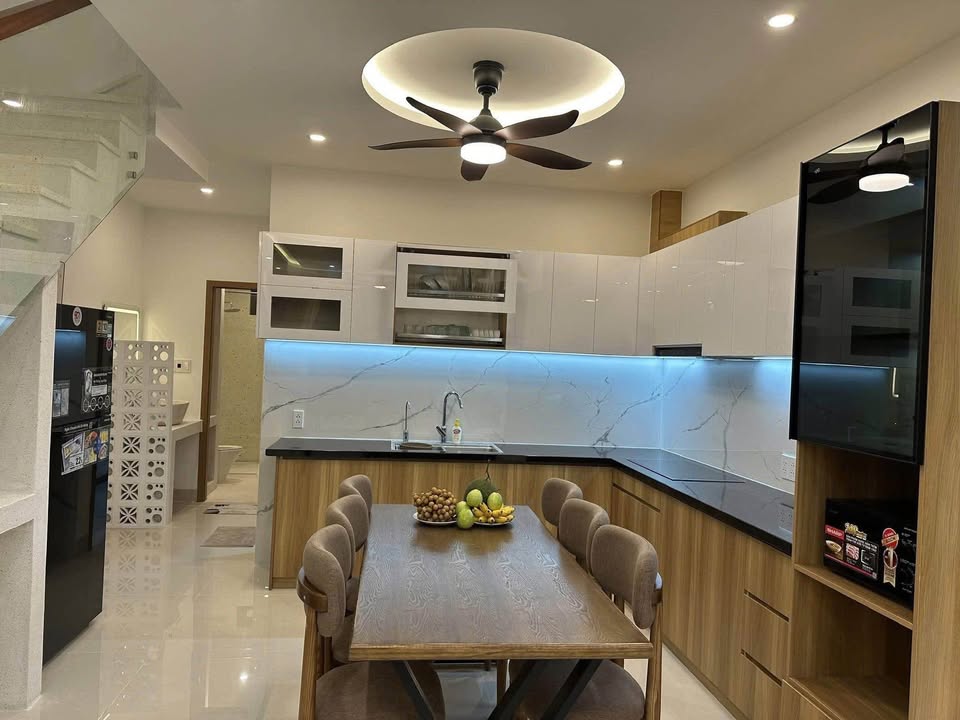 Cho thuê nhà 4 phòng ngủ mới xây khu Nam Việt Á