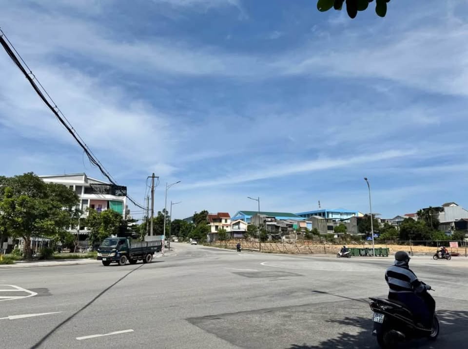 Mặt tiền Trần Thái Tông, Huế, view công viên, ngang 5m, giá hời