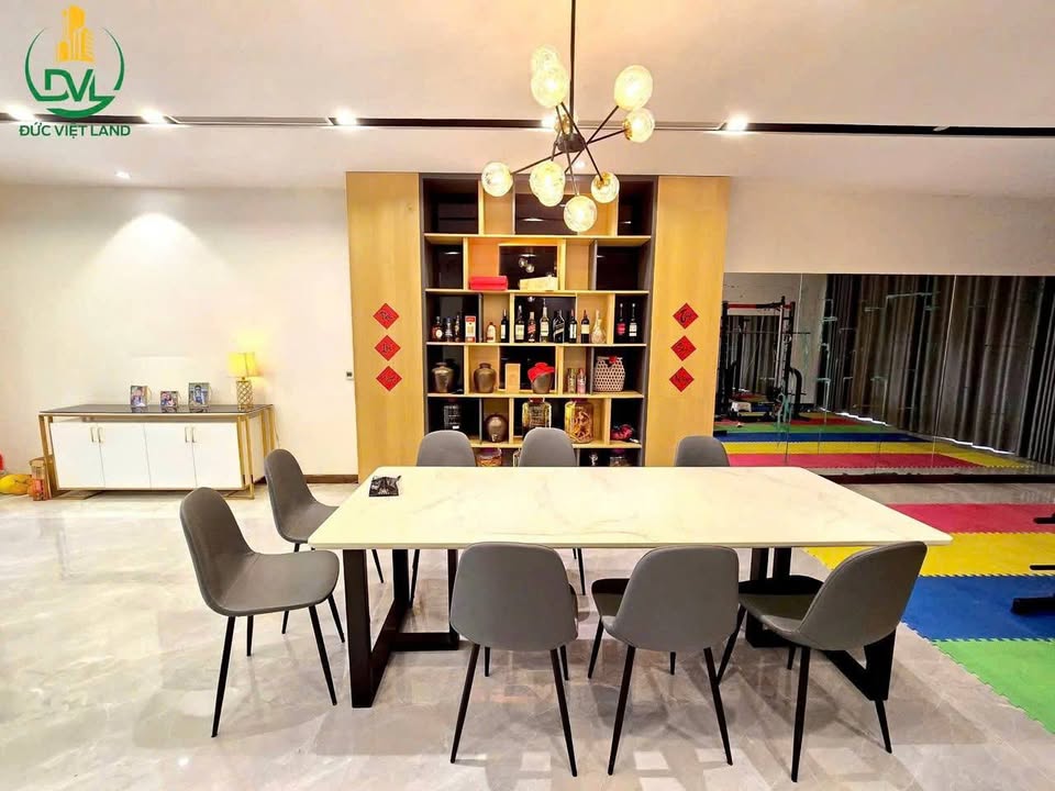 Ngôi nhà mơ ước tại Sa Pa, 4 tầng kiên cố, kinh doanh sầm uất, bể bơi vô cực