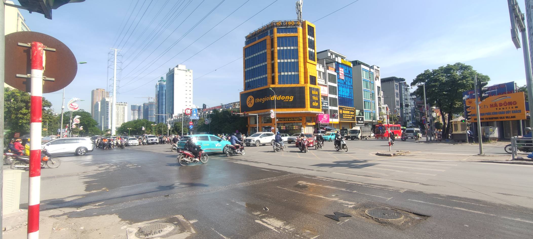 Ngôi nhà xưa cũ giáp ngã tư Vạn Phúc - Nơi an yên cho gia đình