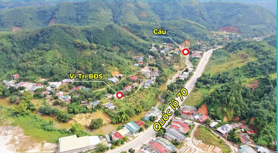 Bán đất vàng 1000m², hai mặt đường, sổ thổ cư sẵn, giá 1.6 tỷ tại Sa Pa