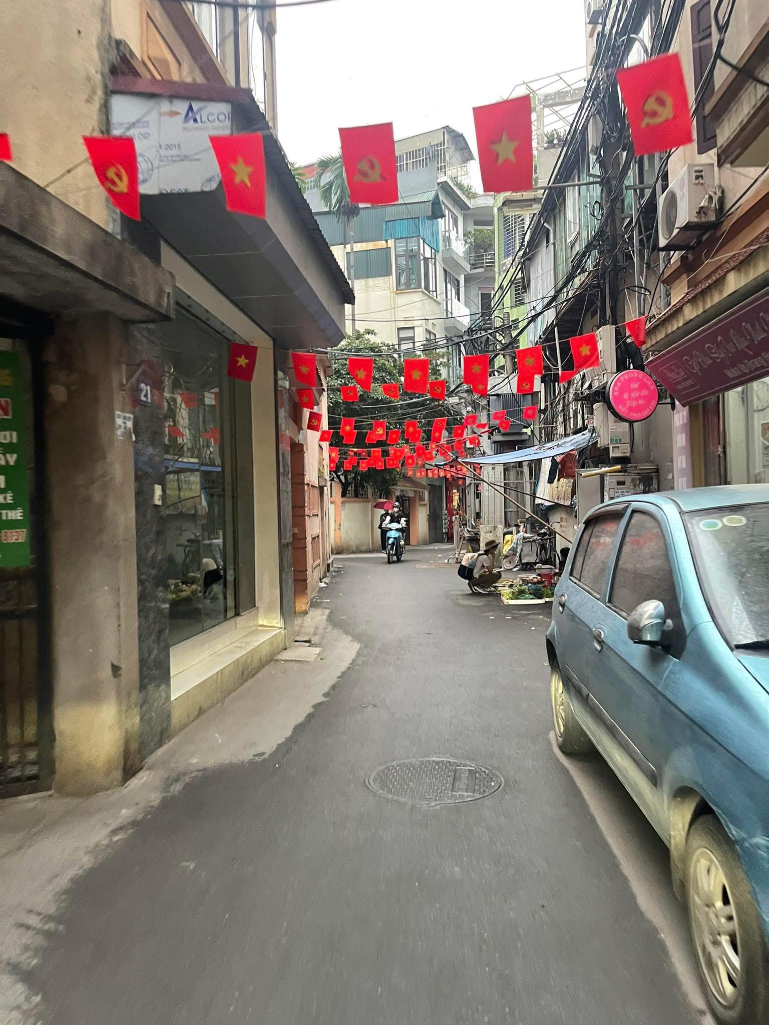 Bán nhà Nhổn, diện tích 33m2, 4 tầng, ngõ ô tô đỗ cửa