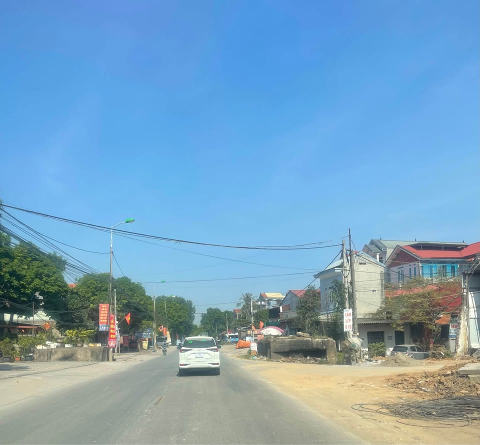 Sóc Sơn nhà đẹp 98m2, ô tô đỗ cửa, gần sân bay, giá hời